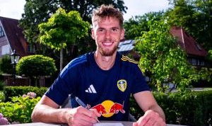 身高1米94！官方：利兹联签下德国中场斯塔赫，转会费超2000万欧