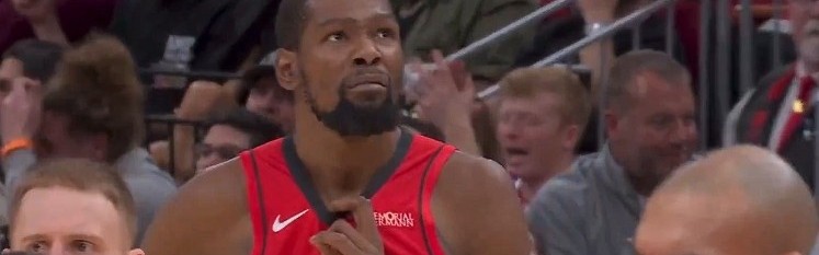 开云-戈贝尔罚球几乎三不沾 杜兰特一脸嫌弃直接惊现表情包💀