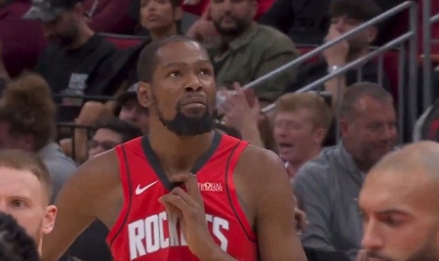 开云-戈贝尔罚球几乎三不沾 杜兰特一脸嫌弃直接惊现表情包💀