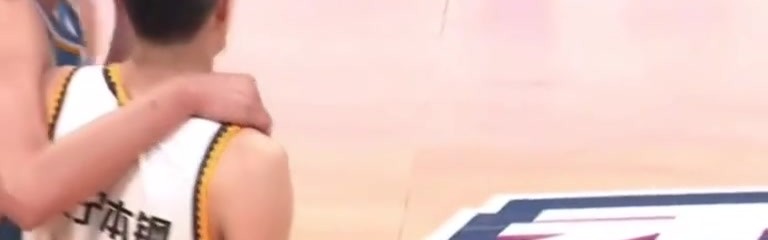 丁彦雨航和郭艾伦调侃翟晓川：运球很棒 喜欢看他和初中生一打一