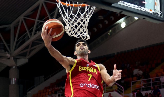 开云体育官网-难救主！阿尔达马13中6空砍全场最高19分10板外加4助 罚球6中5