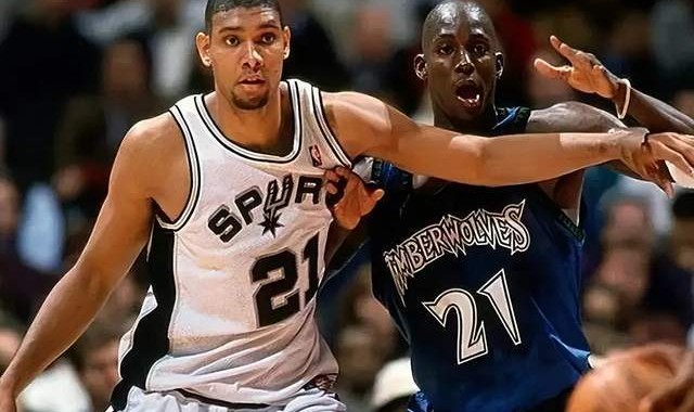 开云官网-石佛的低语与狼王的咆哮：邓肯与加内特，谁才是真正的内线王者？