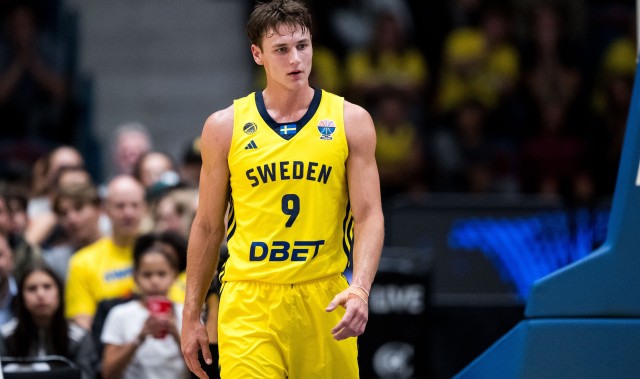 开云体育官网-尽力了！拉松20中10空砍全场最高28分外加7板4助2断1帽